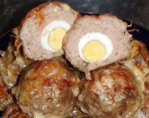 Яйца в мясном фарше или котлеты с яйцом внутри